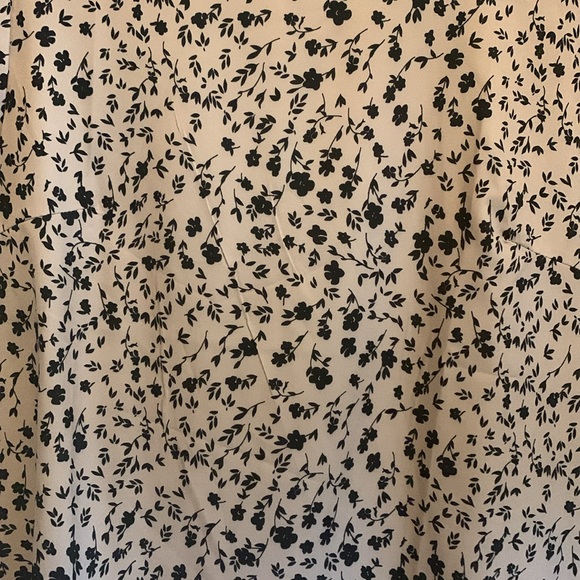 SUPER CUTE 🥰 Tan & Black Floral Print Blouse!! XL - Picture 8 of 16